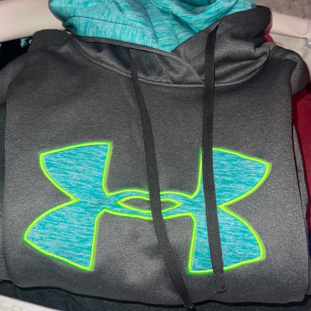 Women’s under armour fleece hoodie- make an offer
